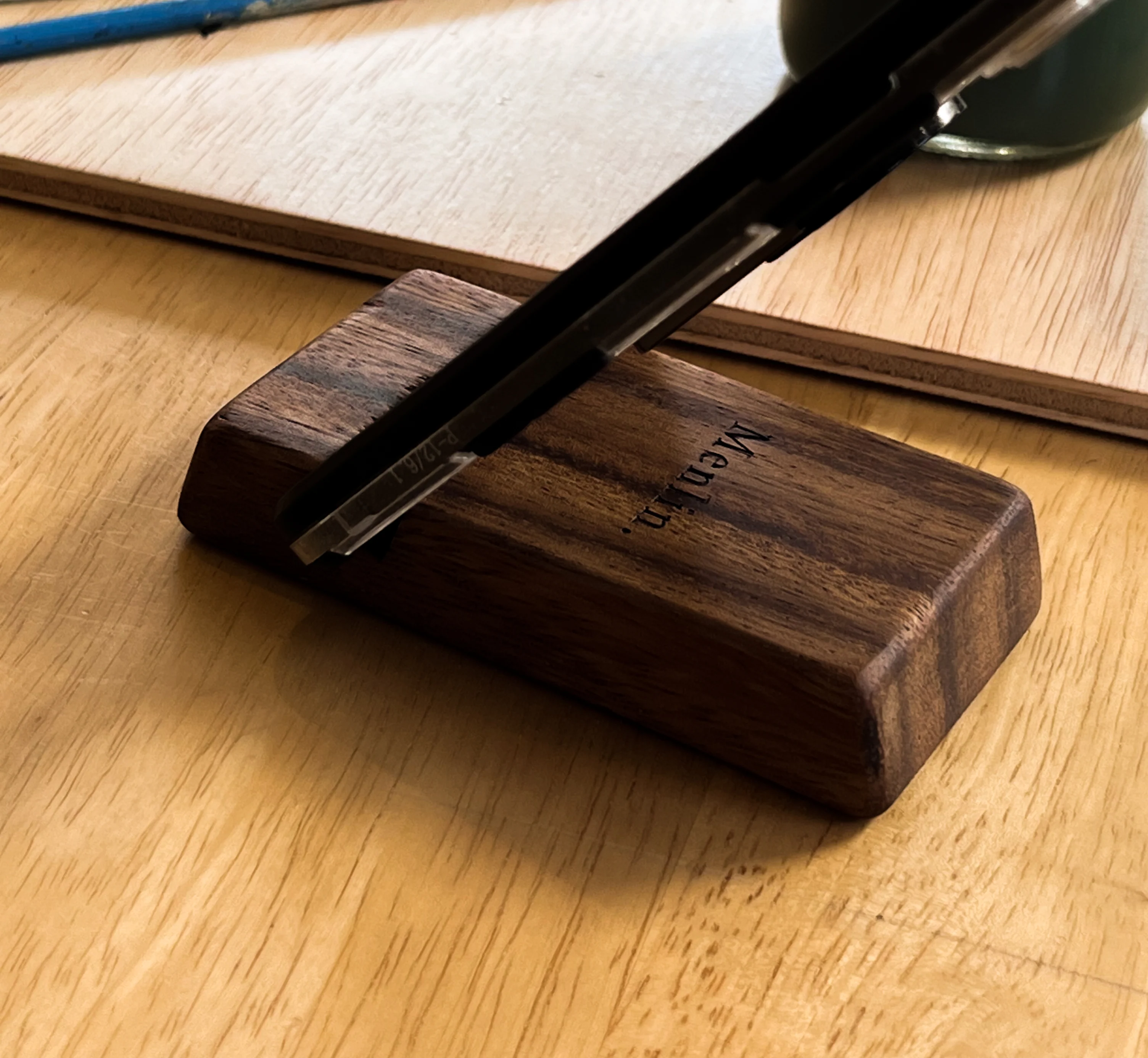 KECHI Hevea Wood Phoneholder - Image 8