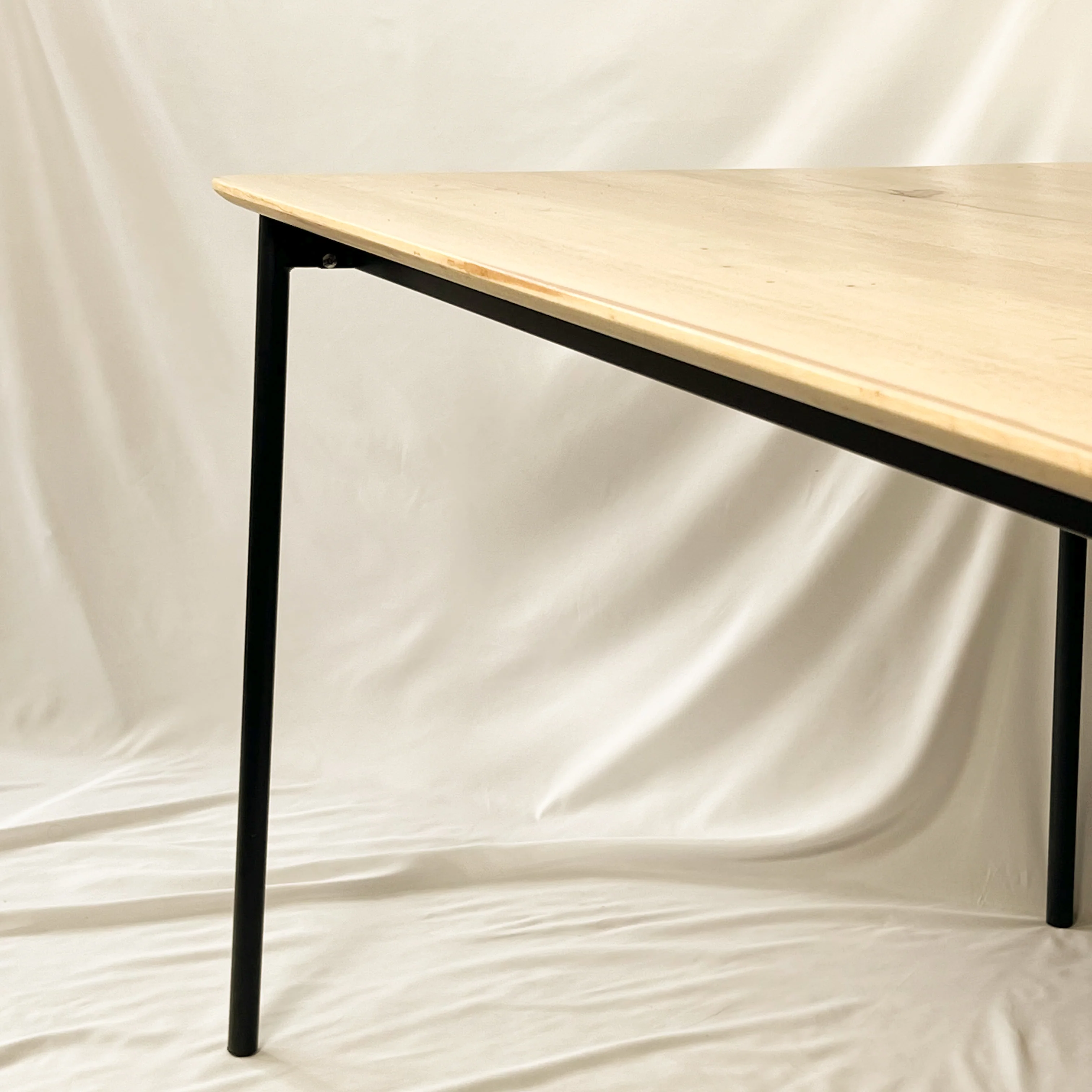 SLICK Dining Table - Image 5