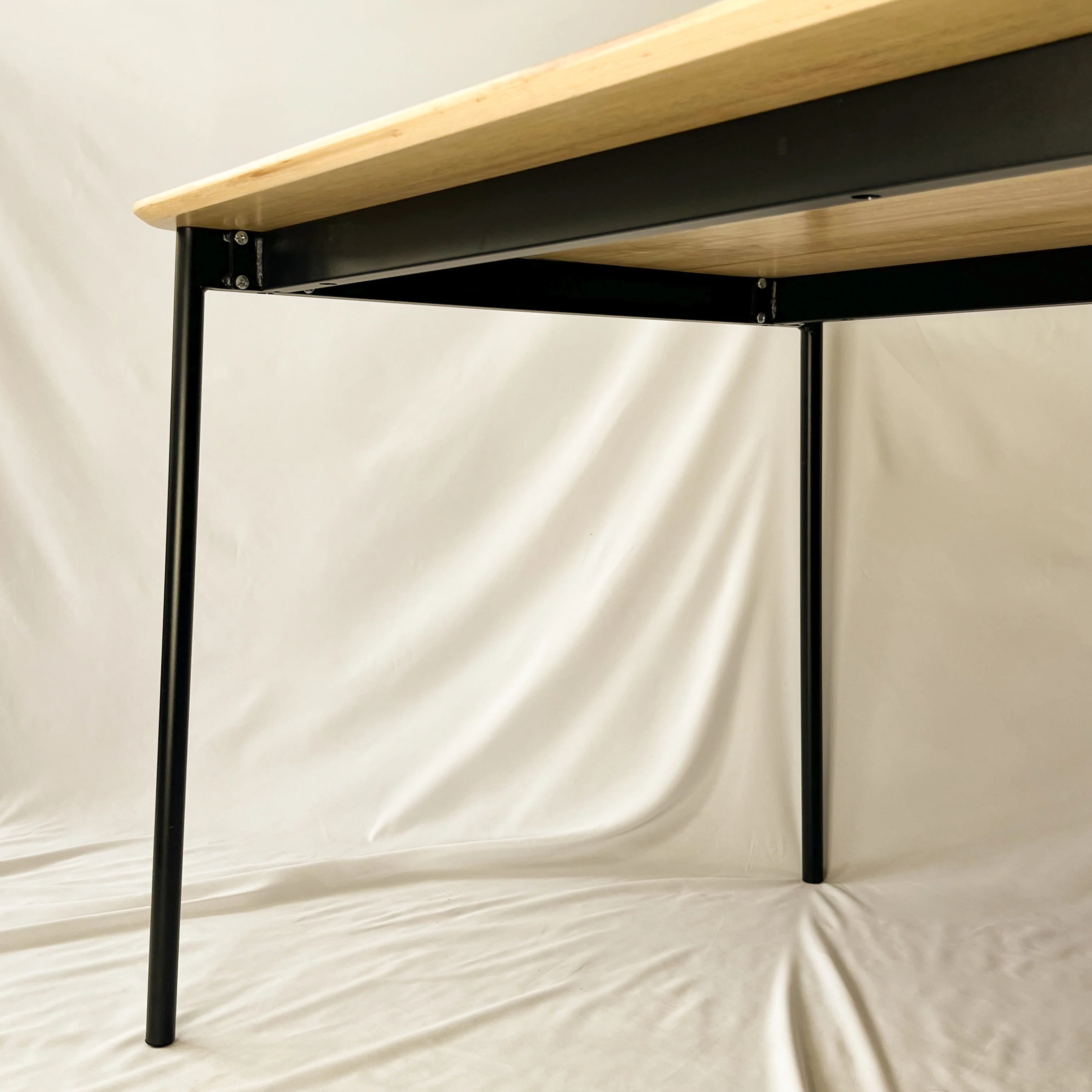 SLICK Dining Table - Image 6